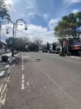 Rumah Strategis Ekslusif Di Mainroad Riau LL RE Martadinata harga nego