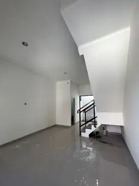 JUAL RUMAH 2 LANTAI di CIRACAS JAKARTA TIMUR di BAWAH 1M DP 0