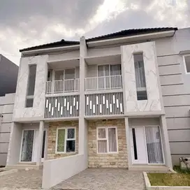 Rumah dijual 2 lantai siap huni karangploso malang