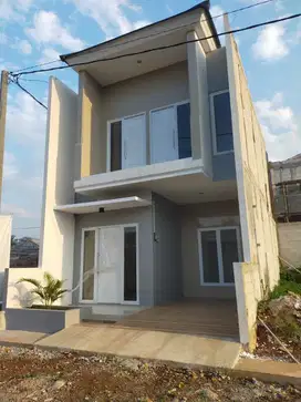 Rumah 2lantai mewah harga ekonomis memiliki fasilitas kolam renang