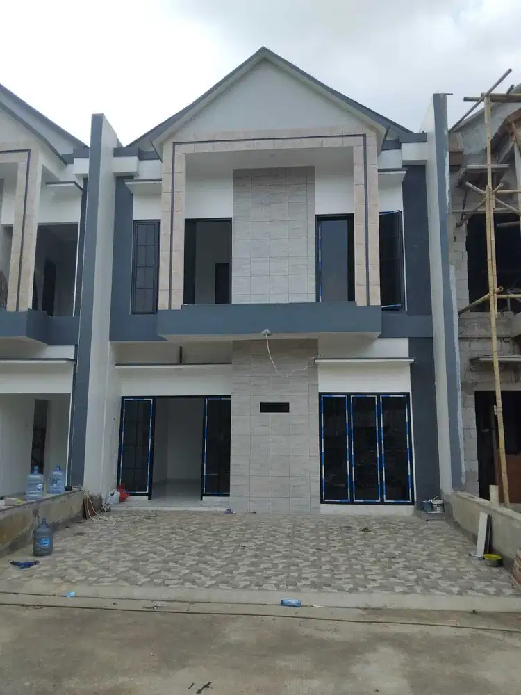RUMAH MEWAH DI JAKARTA TIMUR SELANGKAH DARI EXIT TOL