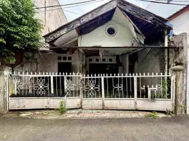 Dijual Rumah Lama Hitung Tanah, Lokasi Strategis di Tebet Timur