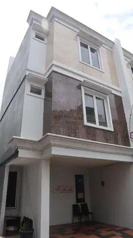 Rumah Siap Huni Lokasi Premium di Jakarta Selatan Kav 7