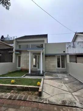 RUMAH MODERN MINIMALIS 6 MENIT DARI KAMPUS BINUS ARAYA