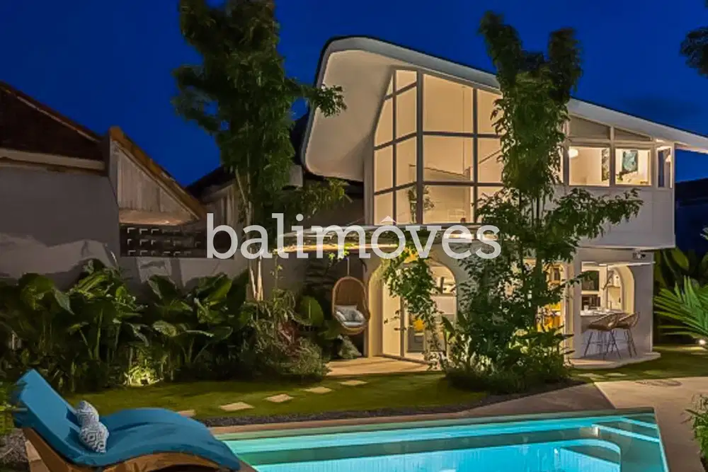 Villa Mewah dengan 3 Bangunan Terpisah Berlantai Dua di Pantai Sanur
