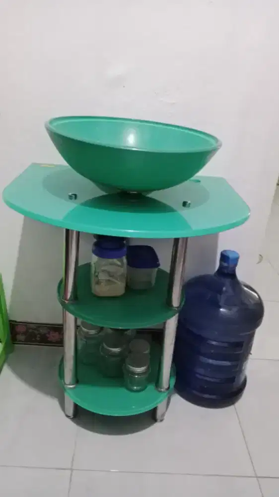 Wastafel Kaca beserta mejanya