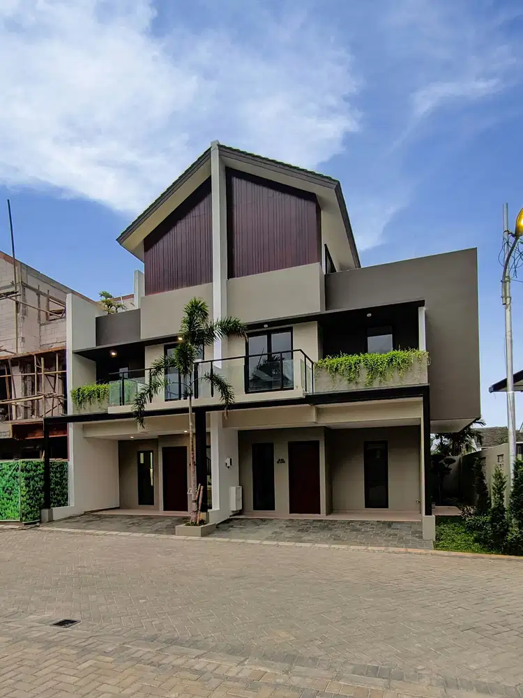 Rumah 3 Lantai Pingir Jalan Utama di Bintaro