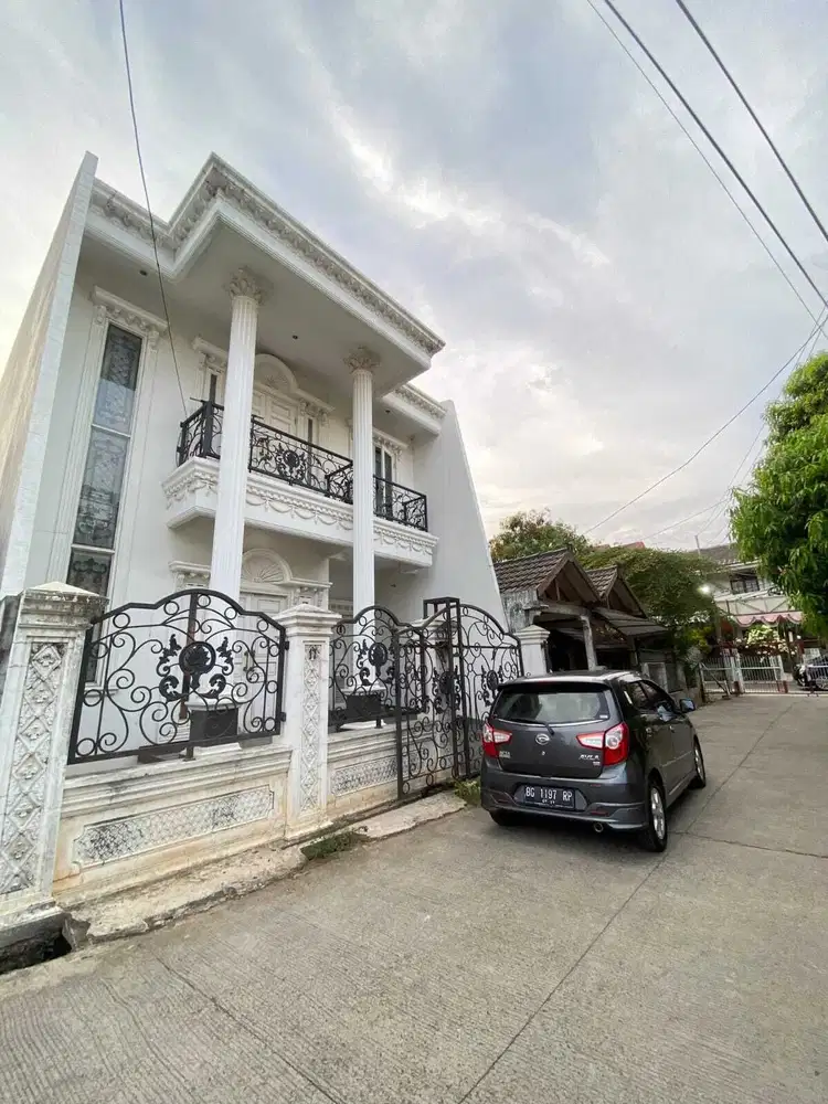 Di jual rumah mewah di Bumi Satria Kencana, Bekasi.