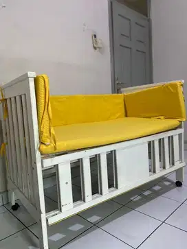 Ranjang bayi Kayu