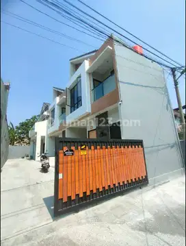 dijual Rumah Di Kramat 3 lubang buaya Jakarta timur