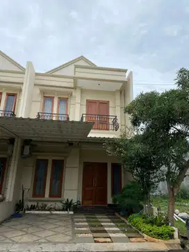 Rumah Secondary Full Furnished Hunian Dekat Transportasi Umum Nyaman