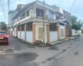 Dijual Rumah Hoek di Tanjung Duren 2,5 Lantai Siap Huni Kondisi Bagus Jalan Lebar
