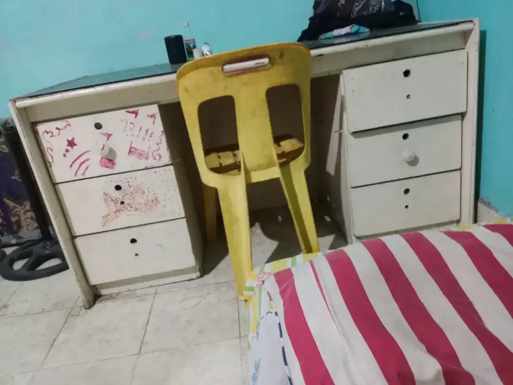Meja kerja kantor