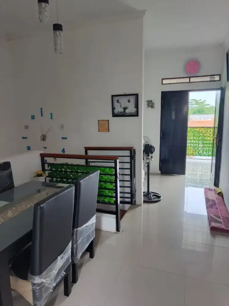 Rumah 2 lantai semi minimalis n furniture shm views villa good