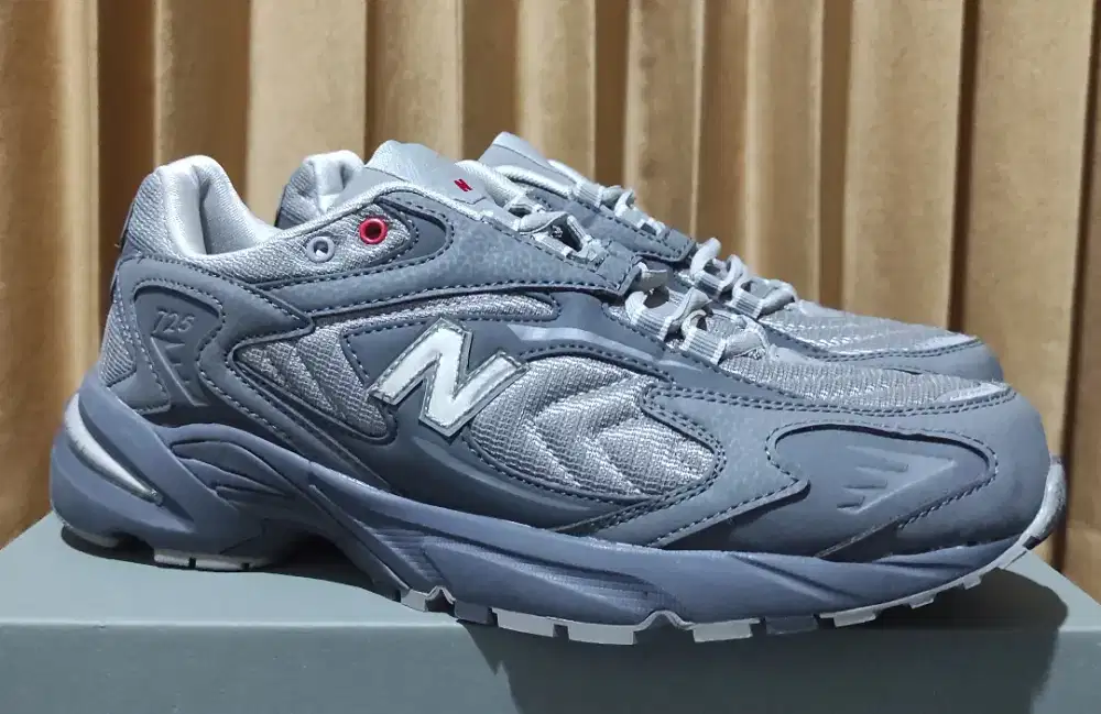 New Balance 725 size 44