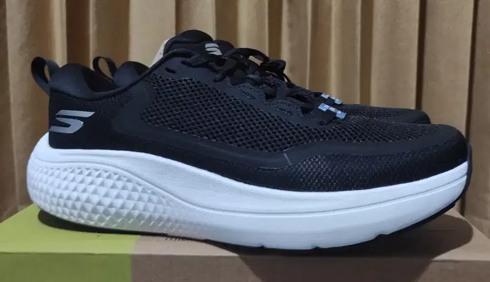 Skechers Go Run Supersonic Max size 43