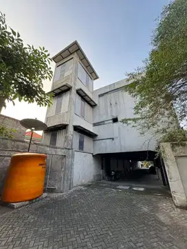 DIJUAL BANGUNAN EX RESTO HR MUHAMMAD SURABAYA PARKIRAN LUAS STRATEGIS