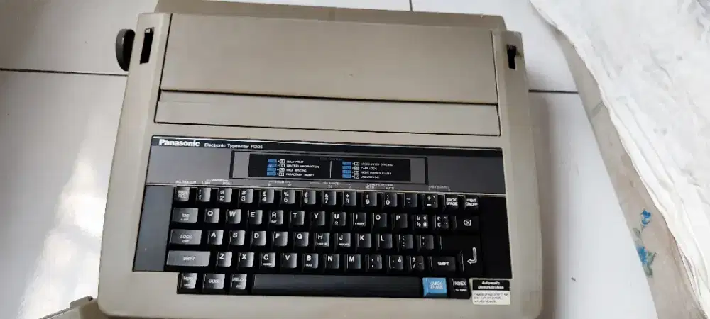 Mesin tik elektrik panasonic R305