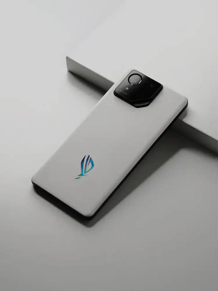 ASUS ROG PHONE 8 LIKE NEW MULUS CARI TT BAWAHNYA