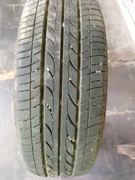Ban mobil Bridgestone techno ukuran 185/65 R15 bekas