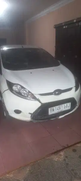 DIJUAL BEKAS LAKA. FORD FIESTA 1,4 M/T TREND 2012