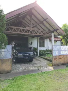 JUAL Rumah + 4 Kolam Ikan di Lingkungan Tenang Kota Batu Bogor