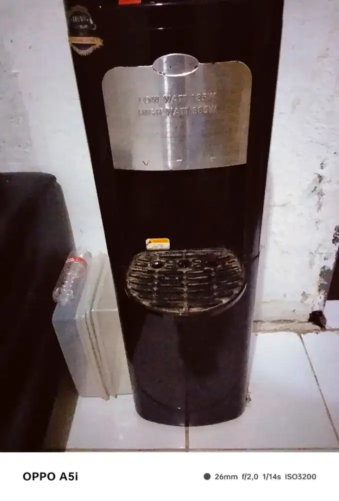 Dispenser galon bawah