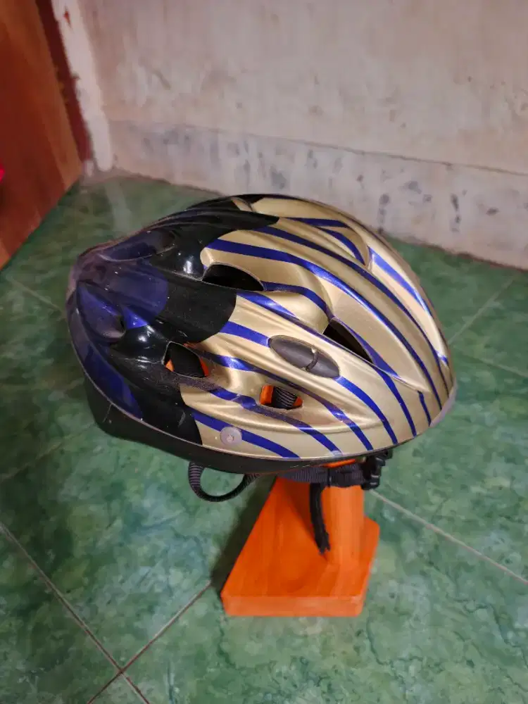 Helm sepeda Polygon