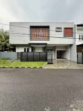 Dijual rumah siap huni dalam cluster di sektor 9 Bintaro