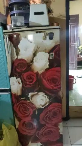 Kulkas/springbed jual murah edisi mau pindahan