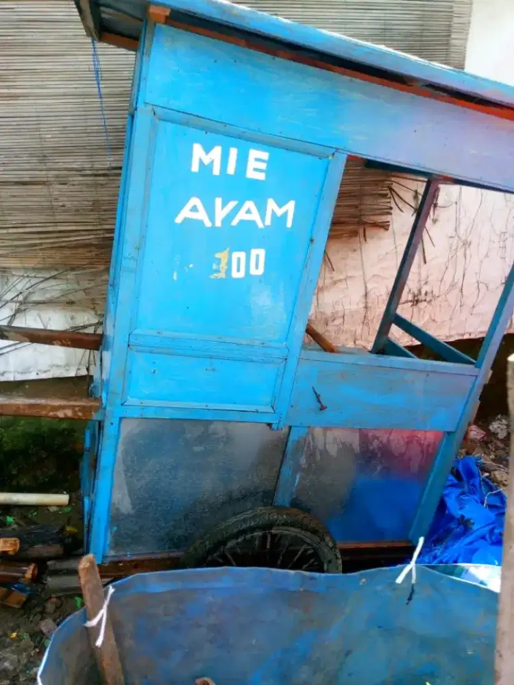 Gerobak kayu mie ayam