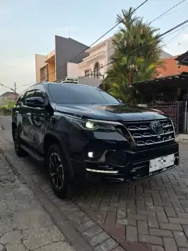 Fortuner VRZ 2.8 GR Sport 2022 AT Matic Hitam 4x2 TRD Sportivo Diesel