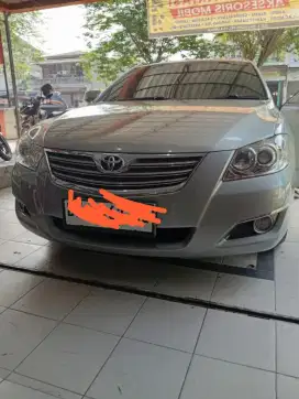 Dijual mobil toyota camry type G matic 2009 warna abu