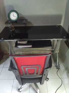 Dijual Meja Kerja / Komputer Kaca Tempered Glass