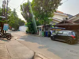 Rumah pinggir jalan deket pasar cocok buat usaha