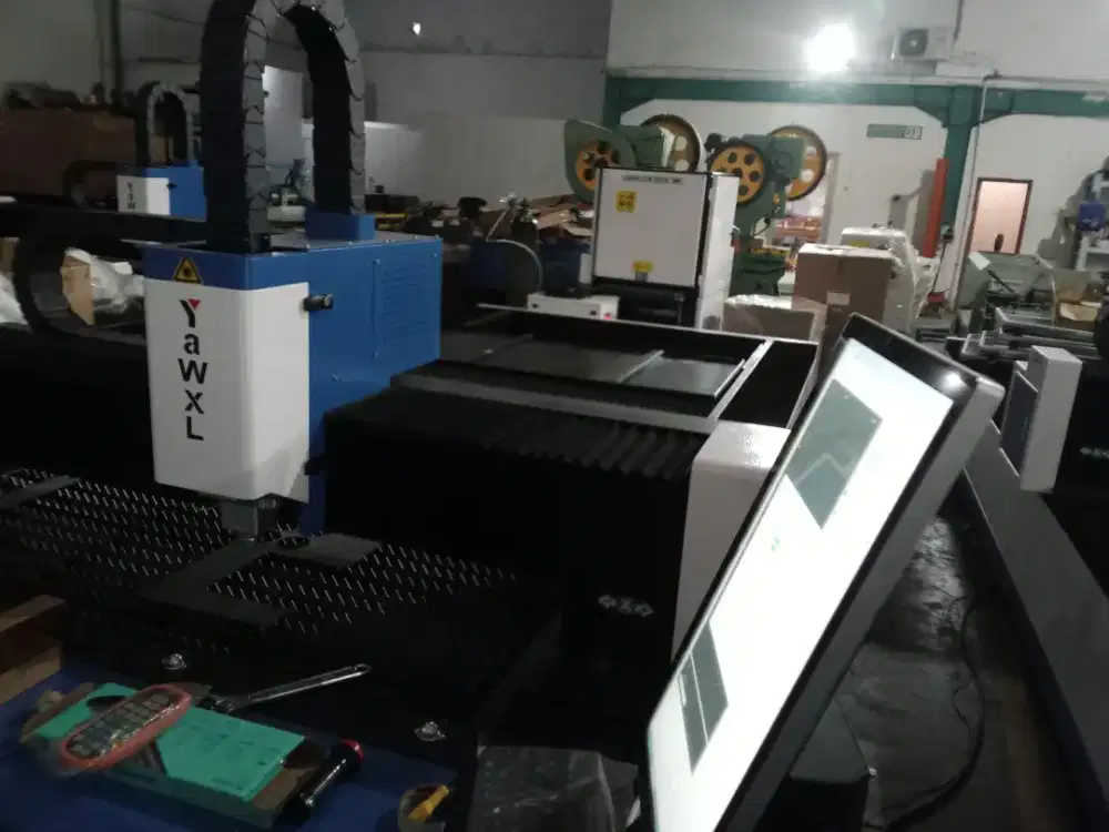 Mesin laser cutting 1500 watt