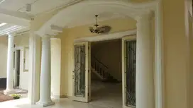 DIJUAL RUMAH MEWAH 2 LANTAI DI SEBERANG MAL LIVING WORLD KOTA WISATA!