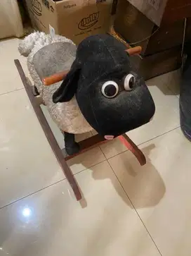 Domba goyang mainan anak