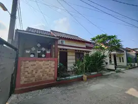 Rumah Pojok Jalan Buntu Cluster di Kalibaru Dekat GDC