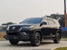 TOYOTA FORTUNER GR SPORT 2.8 AT DIESEL 2022 km LOW