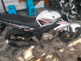 Yamaha Vixion  2012 tgn 1 warna putih  mesin segell PJK aman lkp