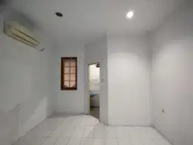 Rumah sewa  Muara karang Blok 8