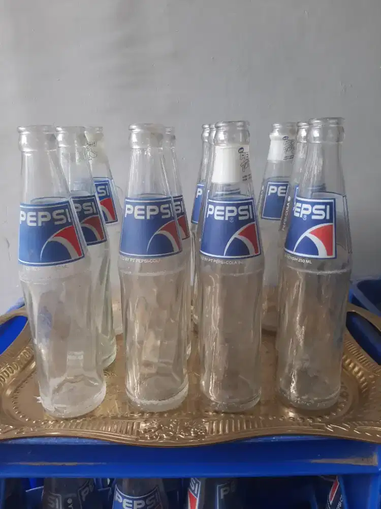 Botol biru pepsi cola