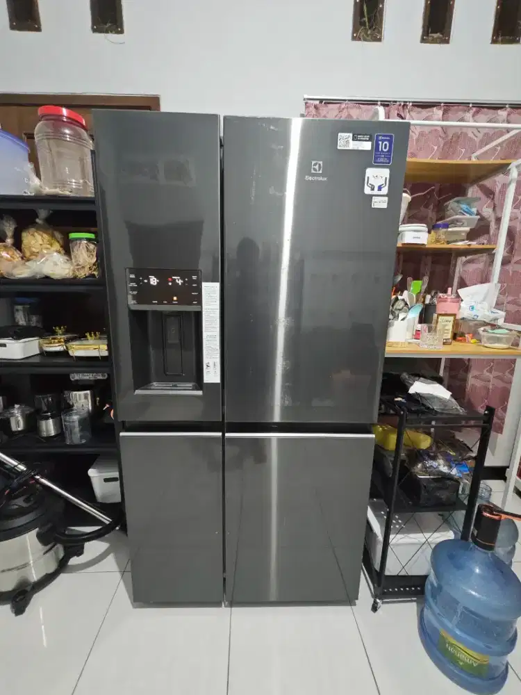 kulkas 4 pintu Electrolux eqe6879a-b