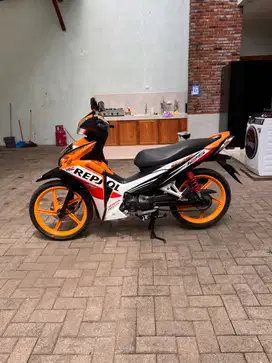 HONDA BLADE REPSOL 125 ( seperti baru)