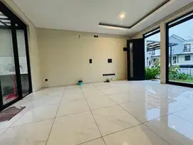 Rumah KBP Mainroad Tatar Punawangi Kota Baru Parahyangan depan Taman