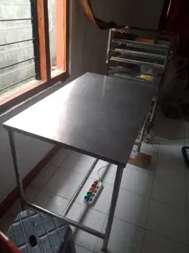 Meja Stainless Buat Adonan Roti