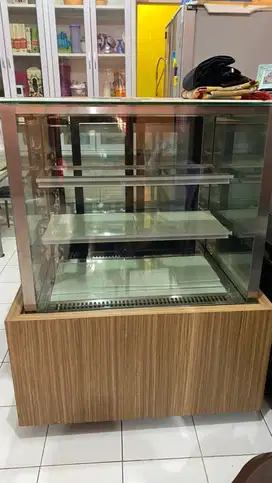 Showcase kue (rak kue)