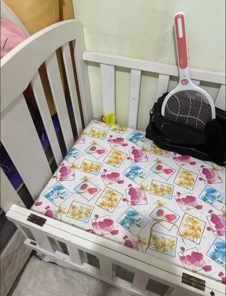 Box bayi dari kayu