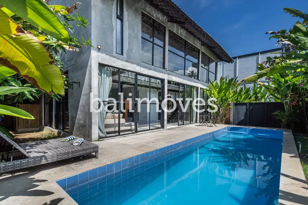 Vila Tiga Kamar Tidur Bergaya Industrial Modern di Kemenuh Gianyar